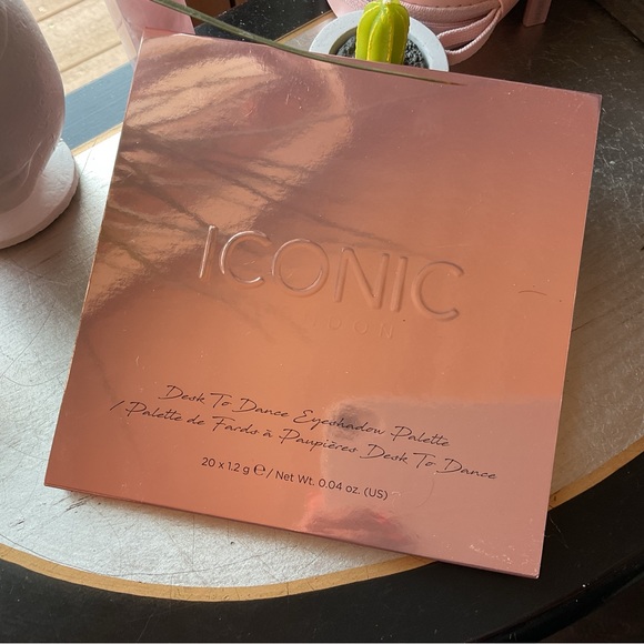 Iconic London Desk to Dance - Picture 2 of 4